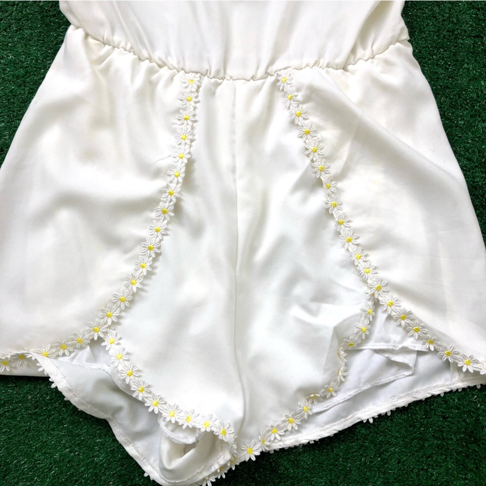 OXFORD Circus White Romper with floral straps Size M - Picture 6 of 6